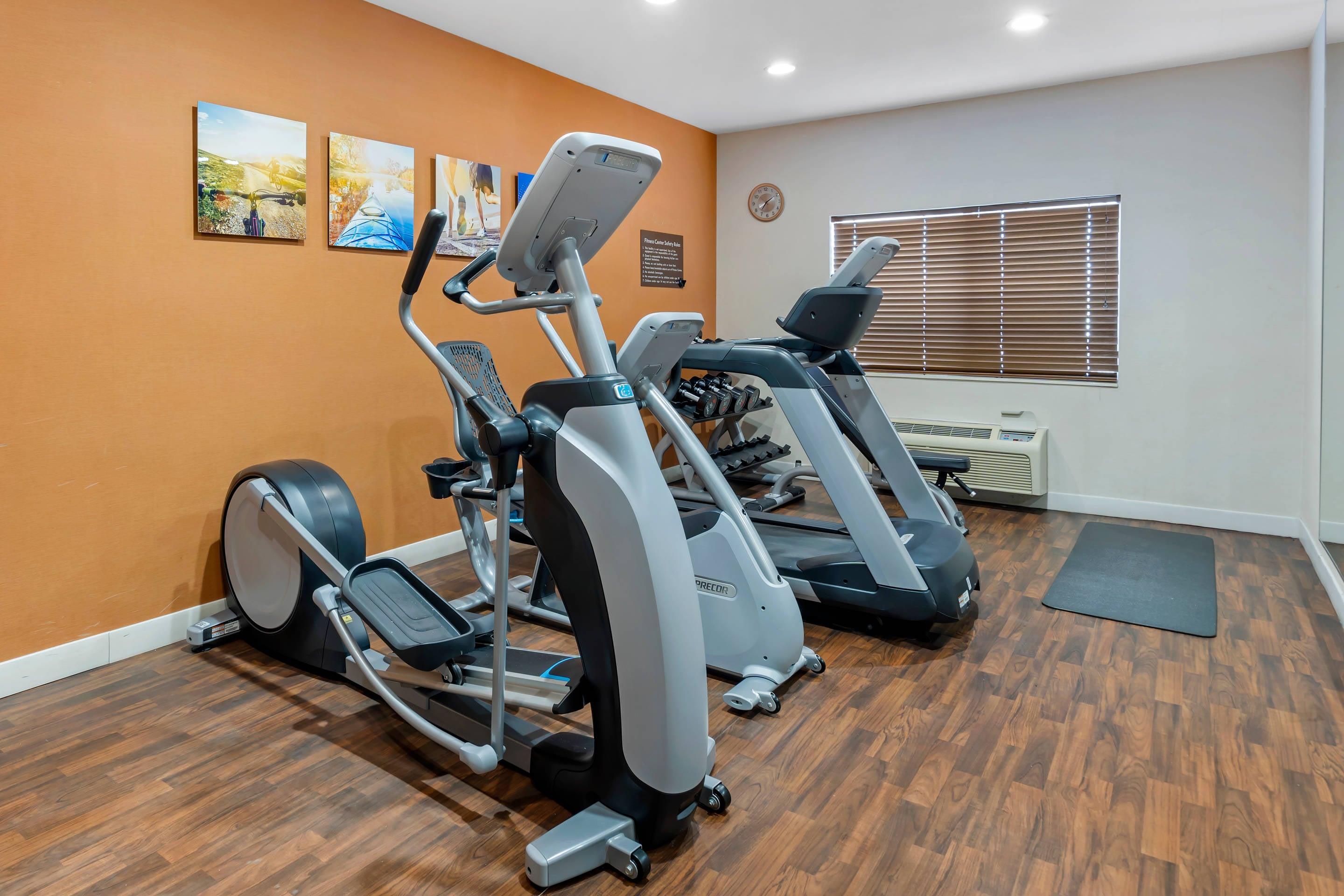Fitness center | Comfort Suites Normal University area