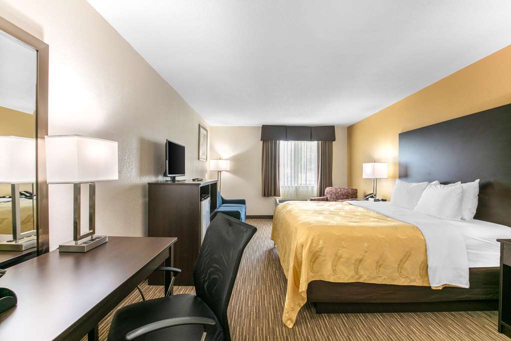 QUALITY INN AND SUITES METROPOLIS I-guestroom-Guest Room,Suite,On-Site.jpg