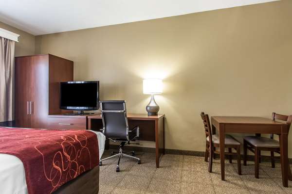 Suite - Comfort Suites Effingham - I-57 & I-70, Exit 159