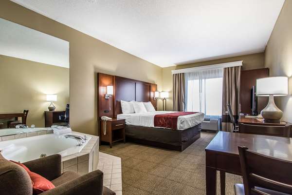 Suite - Comfort Suites Effingham - I-57 & I-70, Exit 159
