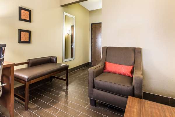 Suite - Comfort Suites Effingham - I-57 & I-70, Exit 159