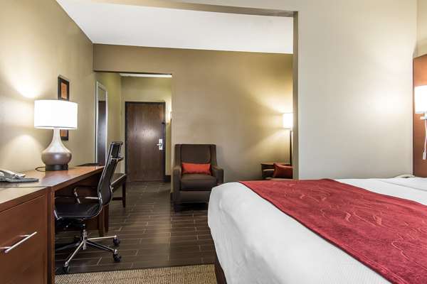 Suite - Comfort Suites Effingham - I-57 & I-70, Exit 159