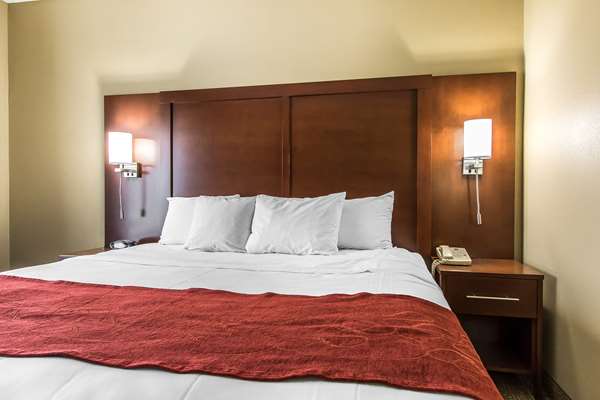  - Comfort Suites Effingham - I-57 & I-70, Exit 159