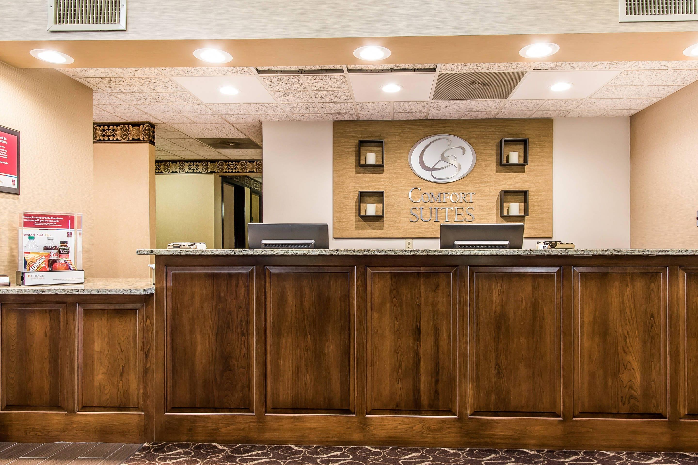 Hotel lobby | Comfort Suites Effingham