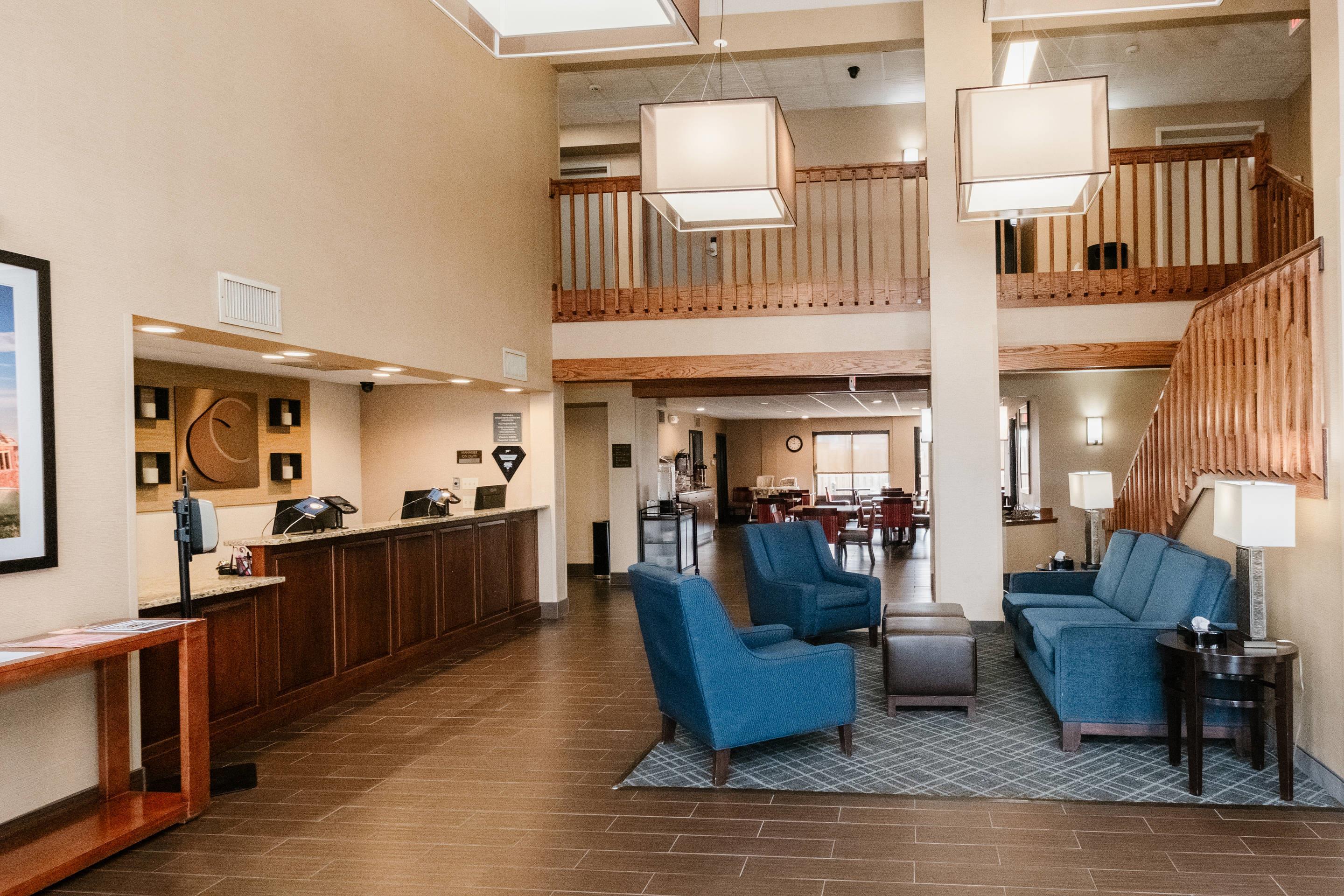 Hotel lobby | Comfort Suites Effingham