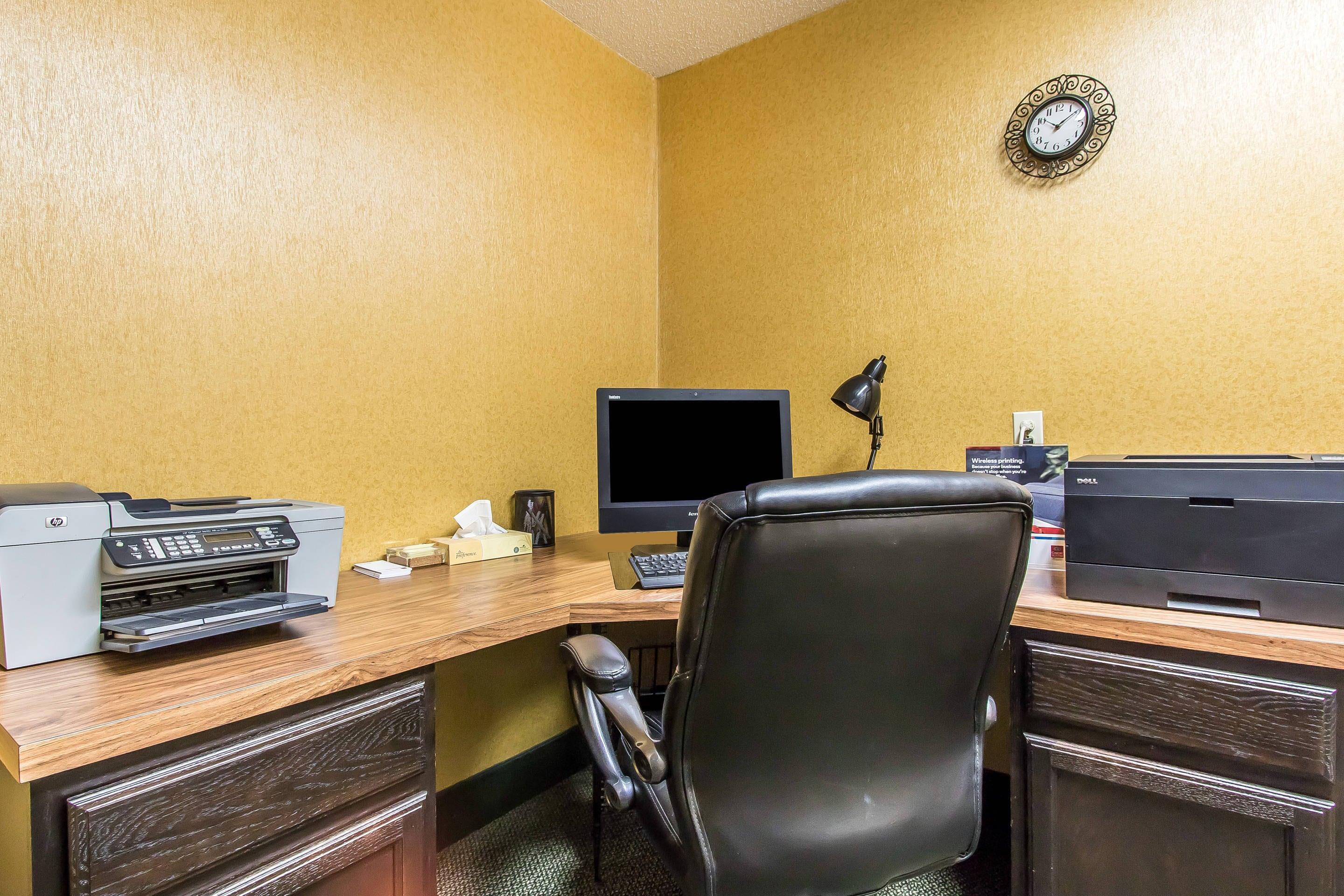 Business center | Comfort Suites Effingham