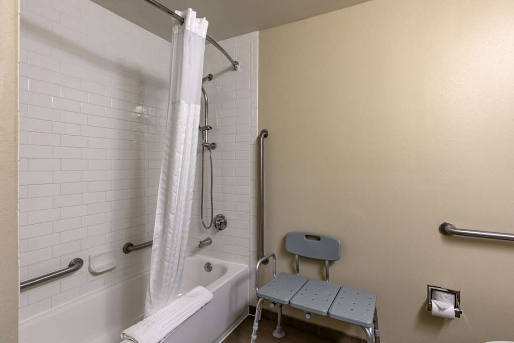 COMFORT INN COLLINSVILLE NEAR ST LO-guestroom-Guest Room,Bathroom,On-Site.jpg
