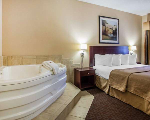  - Quality Inn & Suites Peoria - I-74, Exit 89