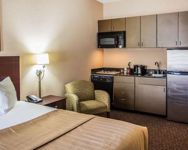  - Quality Inn & Suites Peoria - I-74, Exit 89