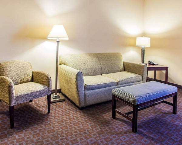 Suite - Quality Inn & Suites Peoria - I-74, Exit 89