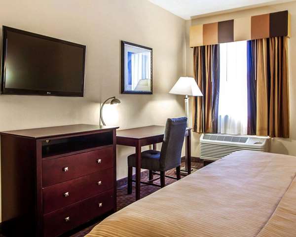 Suite - Quality Inn & Suites Peoria - I-74, Exit 89