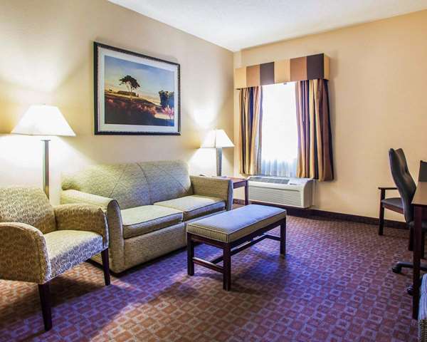 Suite - Quality Inn & Suites Peoria - I-74, Exit 89