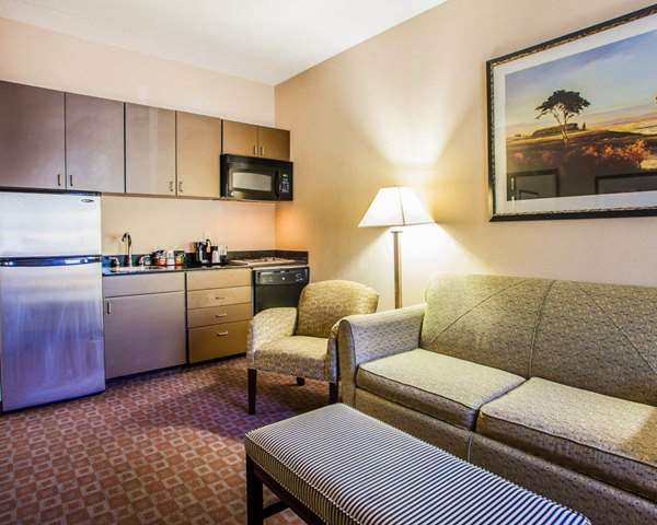 Suite - Quality Inn & Suites Peoria - I-74, Exit 89