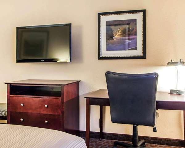 Suite - Quality Inn & Suites Peoria - I-74, Exit 89