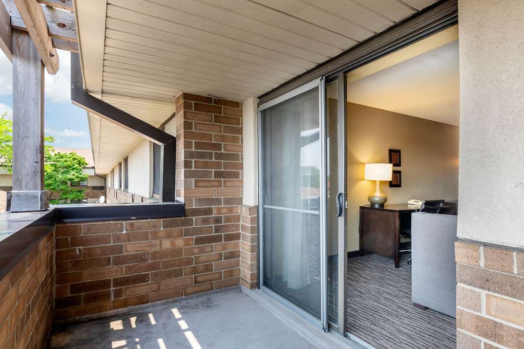 SUBURBAN STUDIOS ARLINGTON HEIGHTS-guestroom-Guest Room,Suite,On-Site.jpg