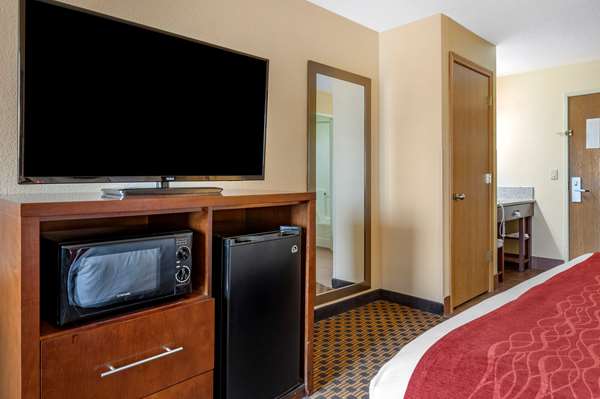 - Comfort Inn Joliet - I-80, Exit 127