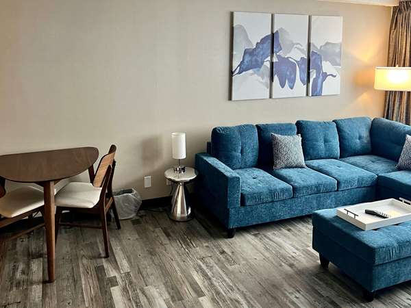 Suite - Clarion Hotel & Convention Center Joliet - I-80, Exit 130