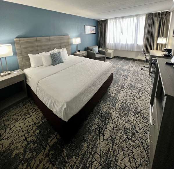  - Clarion Hotel & Convention Center Joliet - I-80, Exit 130