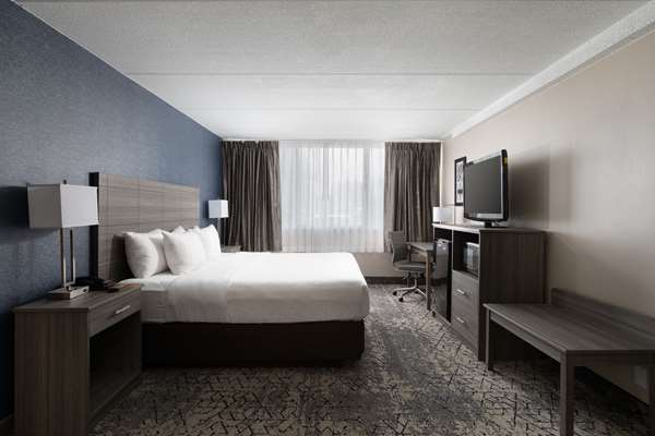 Suite - Clarion Hotel & Convention Center Joliet - I-80, Exit 130