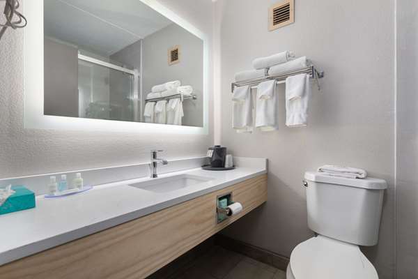  - Clarion Hotel & Convention Center Joliet - I-80, Exit 130