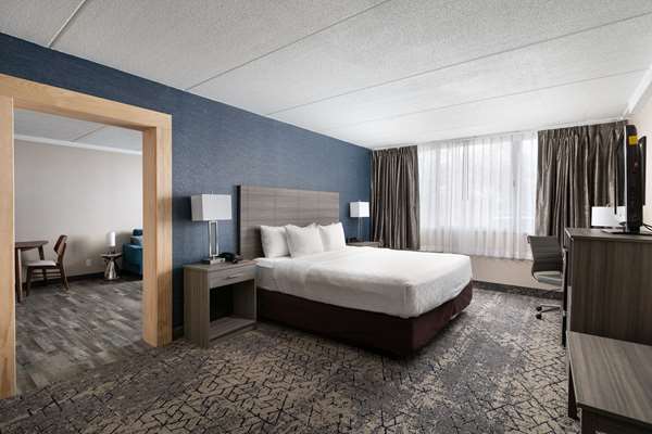 Suite - Clarion Hotel & Convention Center Joliet - I-80, Exit 130