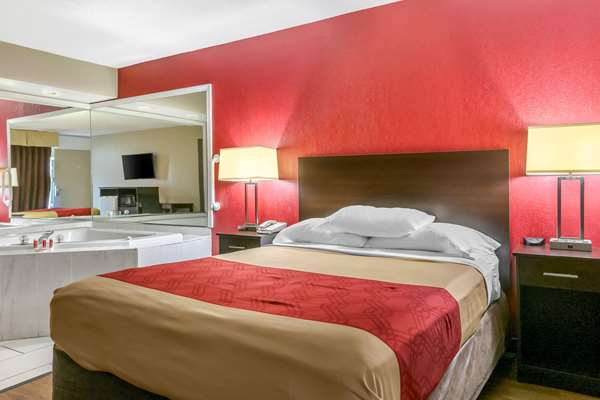  - Econo Lodge Shorewood - I-55, Exit 253