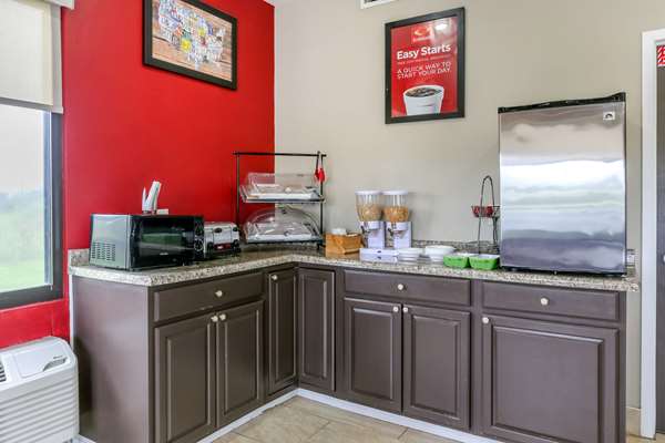 Amenities - Econo Lodge Shorewood - I-55, Exit 253