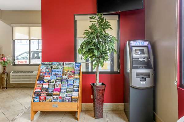  - Econo Lodge Shorewood - I-55, Exit 253