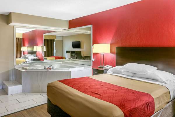  - Econo Lodge Shorewood - I-55, Exit 253