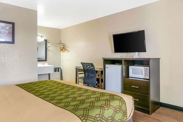  - Econo Lodge Shorewood - I-55, Exit 253