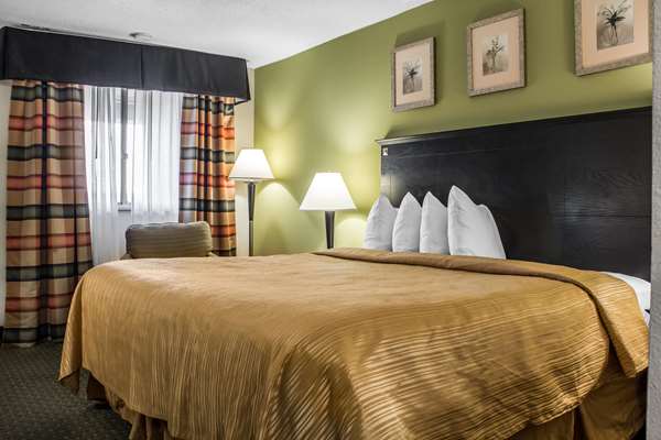  - Quality Inn & Suites Moline -  I-74 & I-280, Exit 5 & 18
