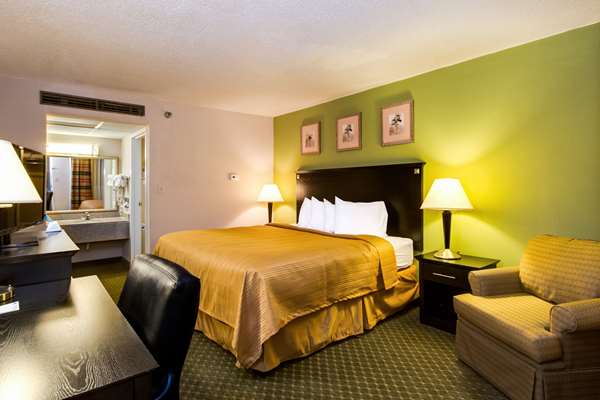  - Quality Inn & Suites Moline -  I-74 & I-280, Exit 5 & 18