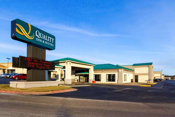 Exterior view - Quality Inn & Suites Moline -  I-74 & I-280, Exit 5 & 18