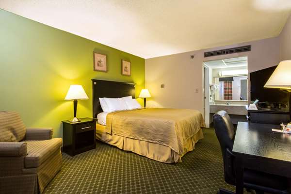  - Quality Inn & Suites Moline -  I-74 & I-280, Exit 5 & 18