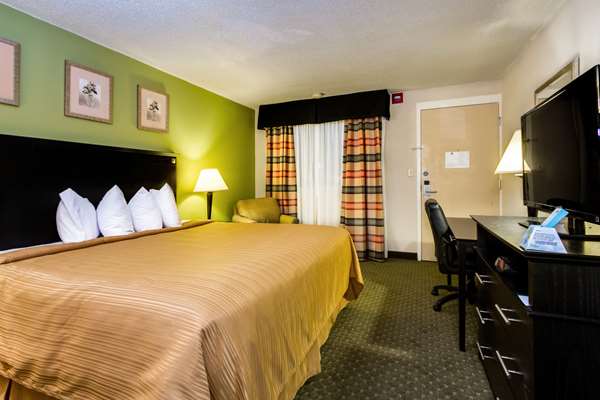  - Quality Inn & Suites Moline -  I-74 & I-280, Exit 5 & 18