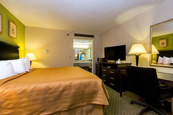  - Quality Inn & Suites Moline -  I-74 & I-280, Exit 5 & 18