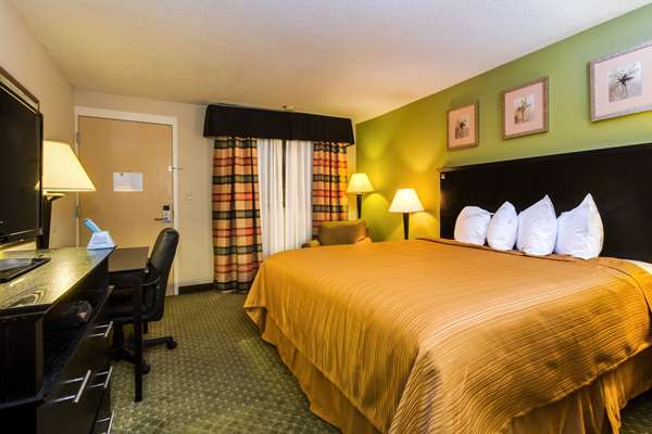  - Quality Inn & Suites Moline -  I-74 & I-280, Exit 5 & 18