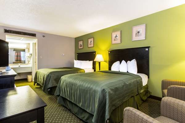 Suite - Quality Inn & Suites Moline -  I-74 & I-280, Exit 5 & 18