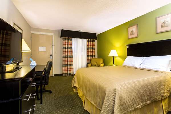  - Quality Inn & Suites Moline -  I-74 & I-280, Exit 5 & 18