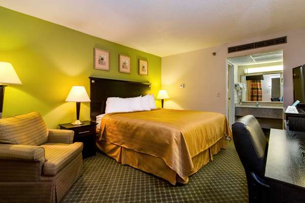  - Quality Inn & Suites Moline -  I-74 & I-280, Exit 5 & 18