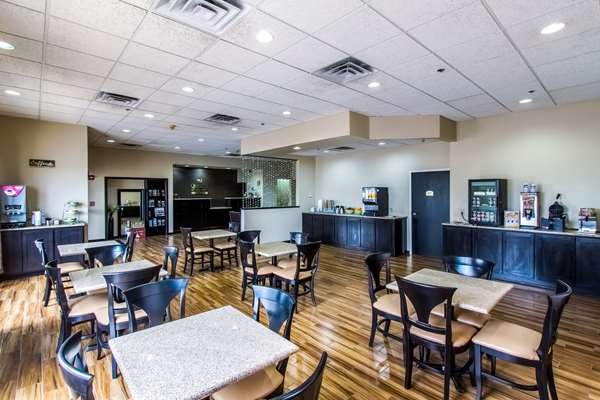 Amenities - Quality Inn & Suites Moline -  I-74 & I-280, Exit 5 & 18