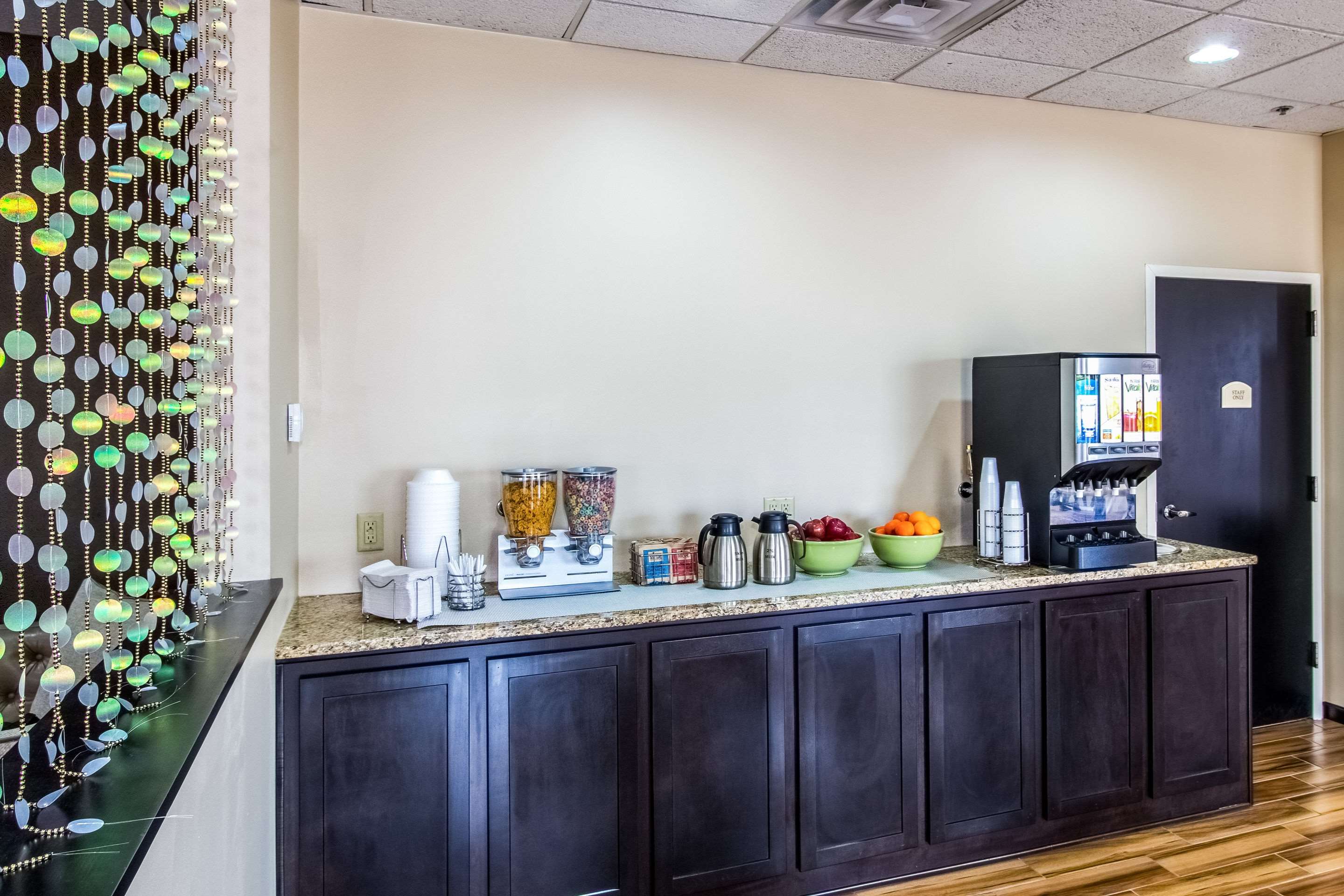 Breakfast area | Quality Inn & Suites Moline - Quad Cities