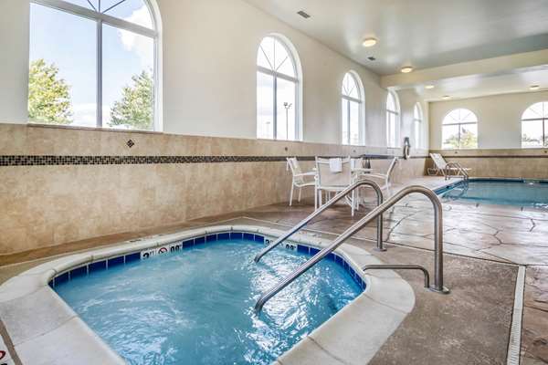Pool - Comfort Inn Ottawa - I-80, Exit 90