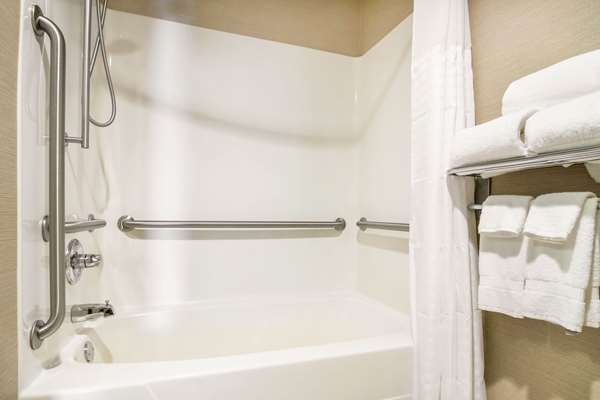  - Comfort Inn Ottawa - I-80, Exit 90