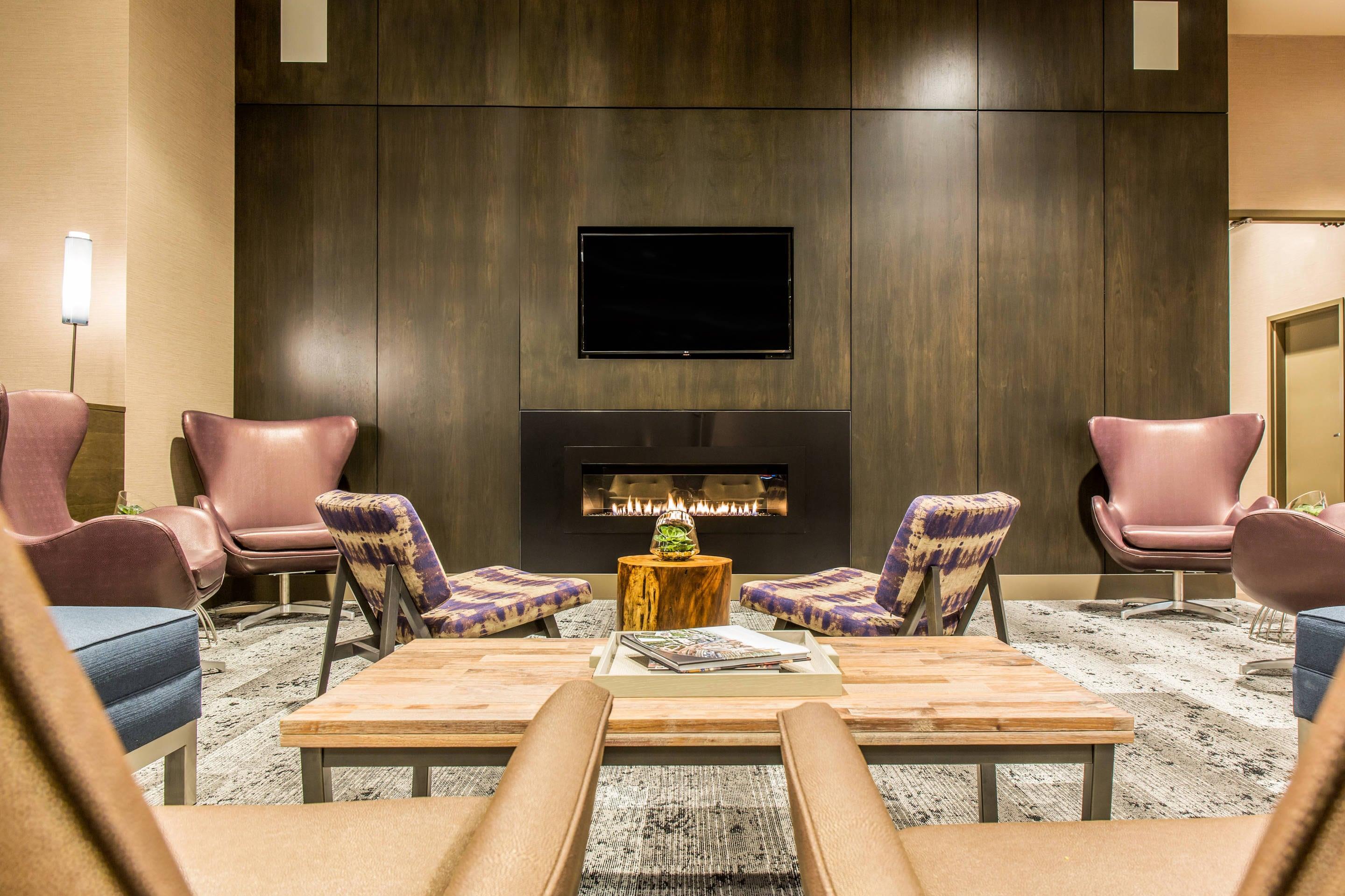 Lobby with sitting area | Cambria Hotel Chicago Loop - Theatre District