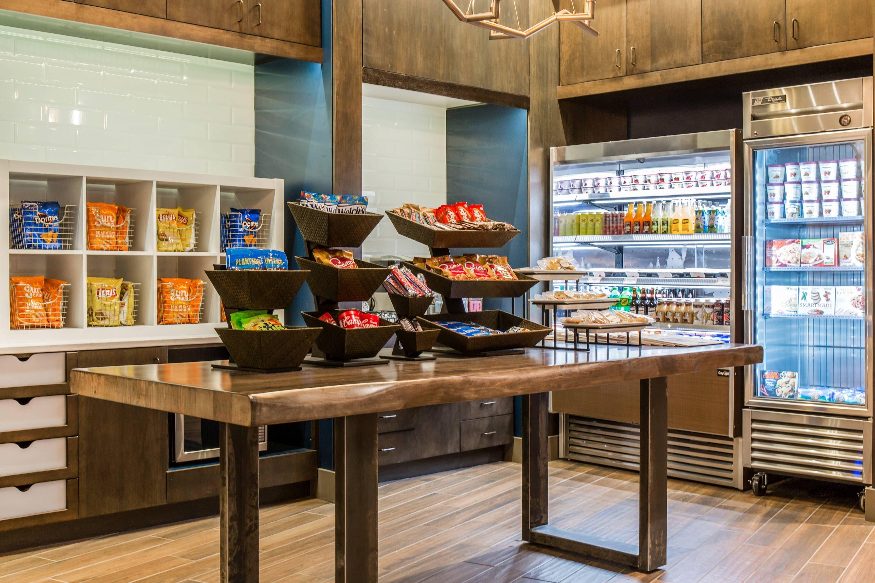 Hotel marketplace | Cambria Hotel Chicago Loop - Theatre District