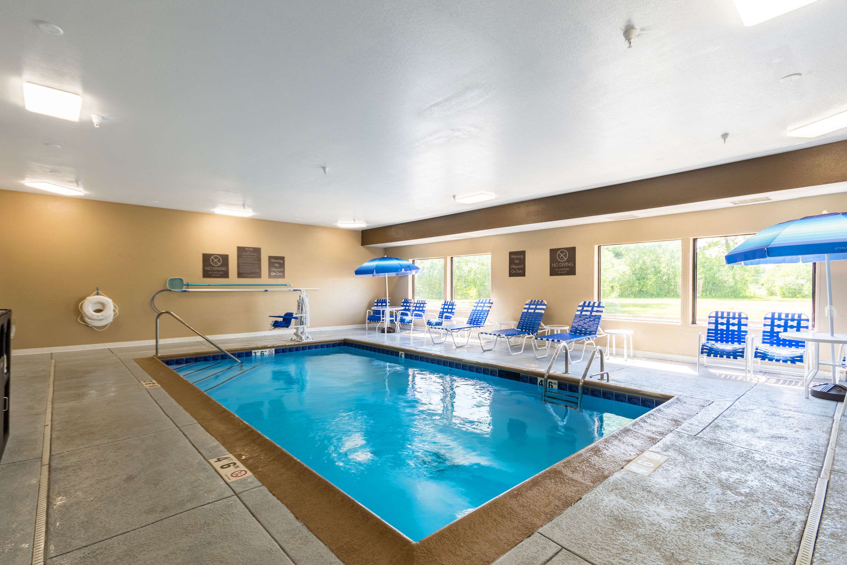 Indoor pool | Comfort Inn & Suites North Aurora - Naperville