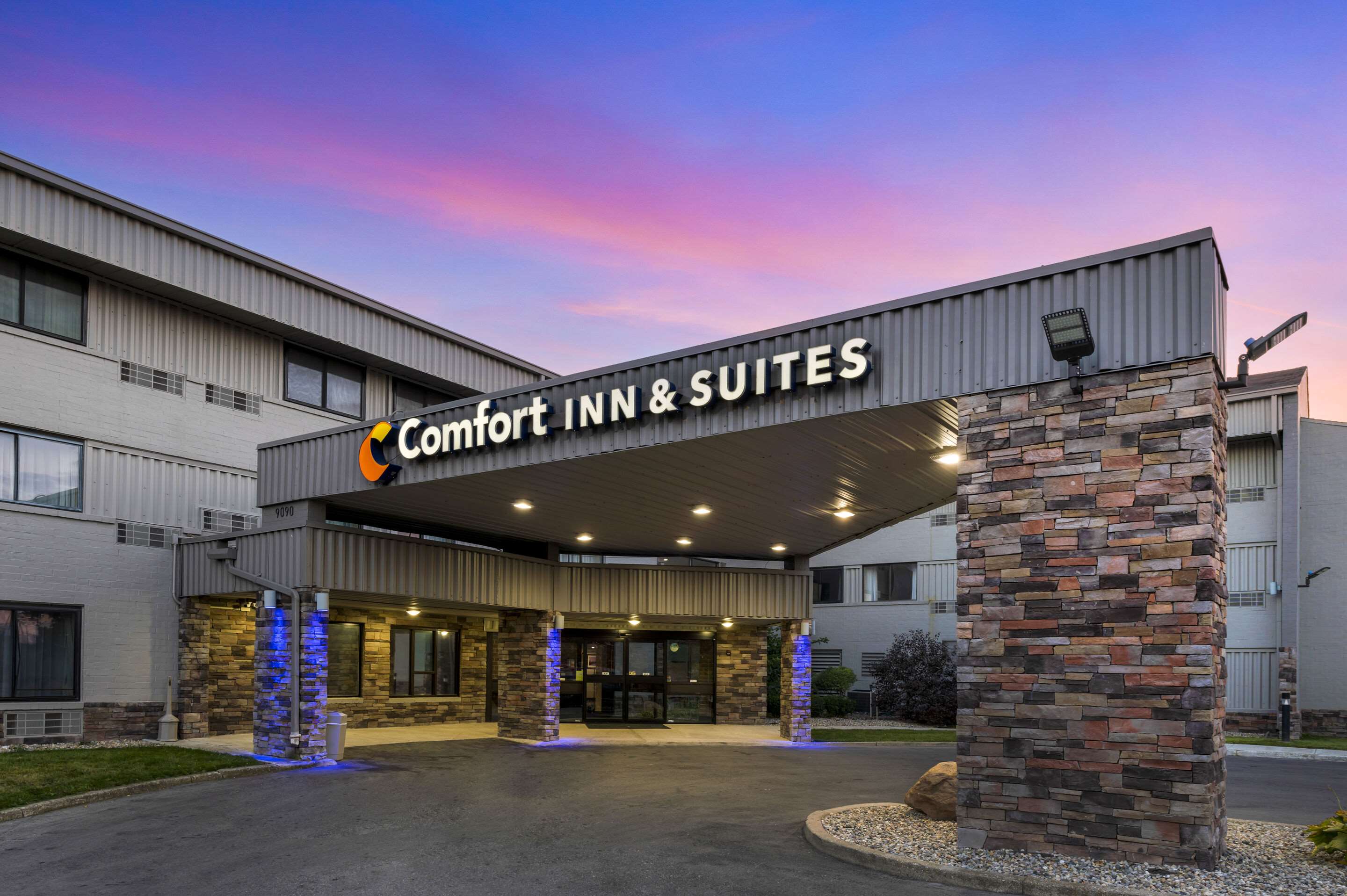 Hotel exterior | Comfort Inn & Suites North at the Pyramids