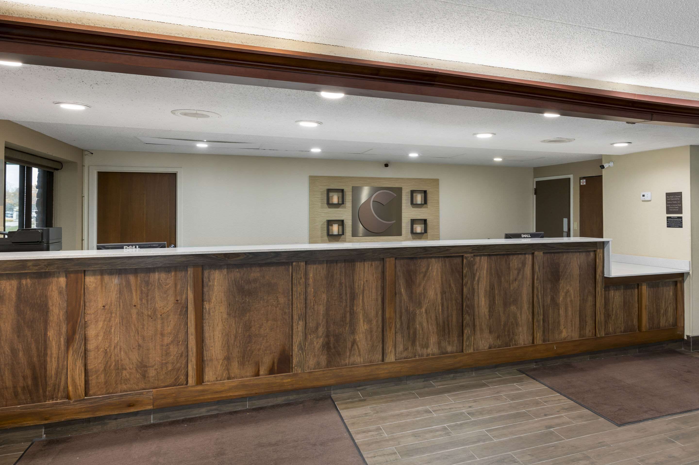 Lobby | Comfort Inn & Suites North at the Pyramids