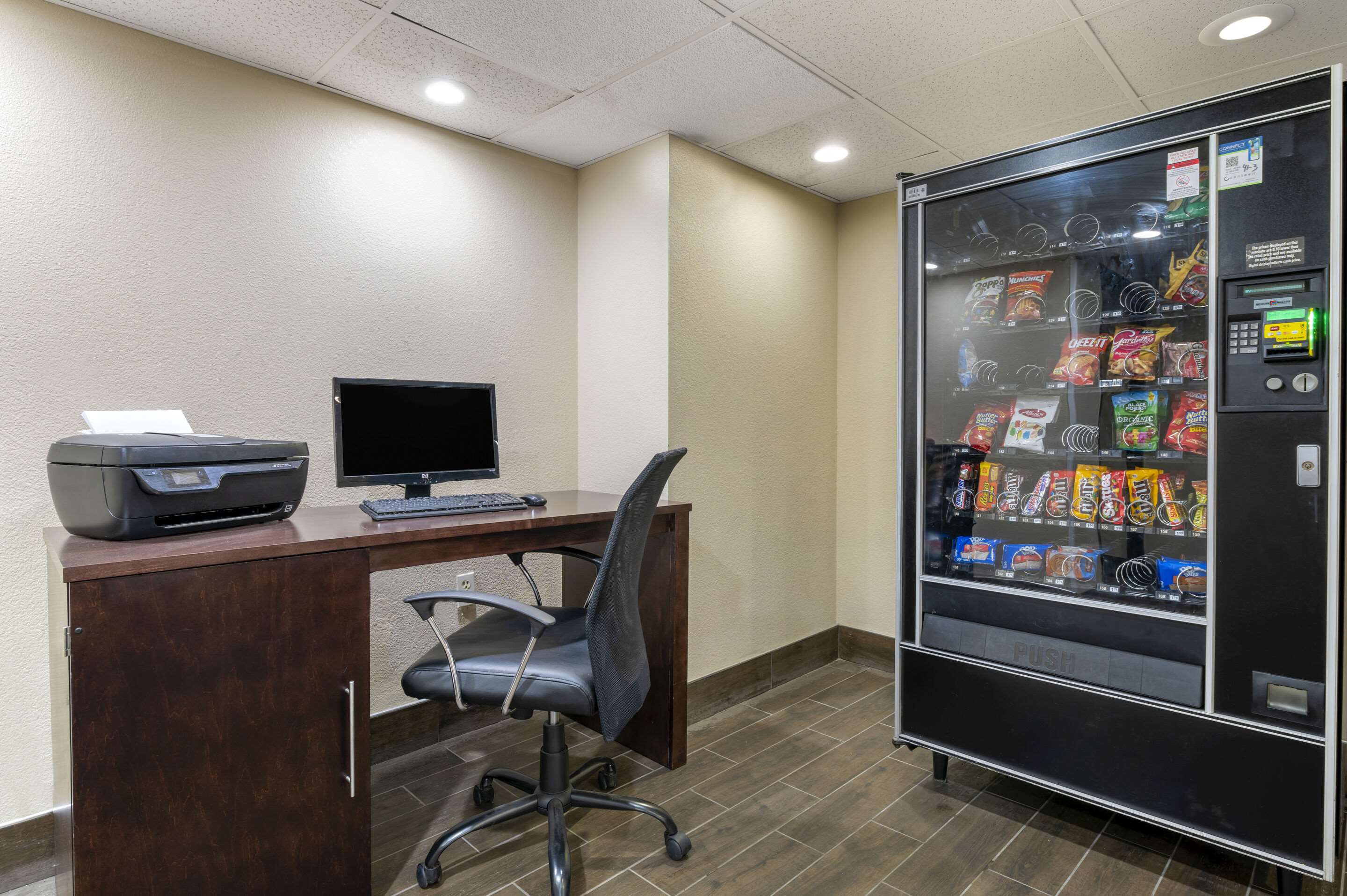 Business center | Comfort Inn & Suites North at the Pyramids